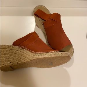 Adrienne Vittadini wedges